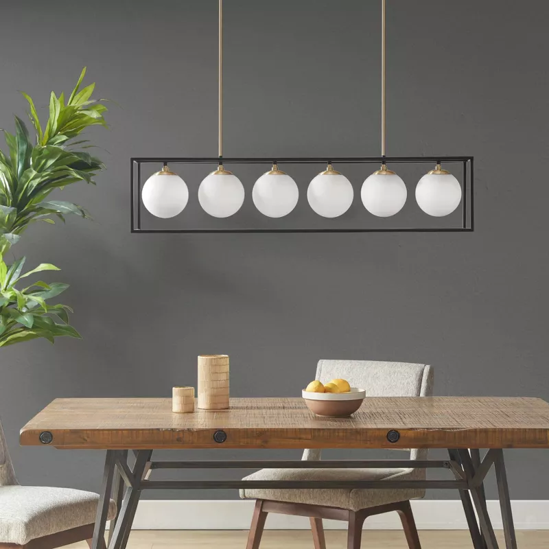 لوستر خطی مدرن با گوی‌های سفید و بدنه مشکی، مناسب دکورهای مینیمال و فضاهای بالای میز ناهارخوری.